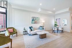 369 PACIFIC AVENUE Toronto, ON M6P 2R2