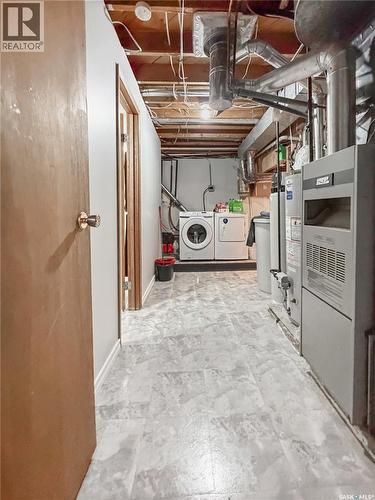 507 Dennis Street, Esterhazy, SK - Indoor Photo Showing Laundry Room