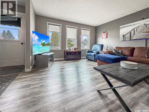 507 Dennis Street, Esterhazy, SK - Indoor Photo Showing Living Room