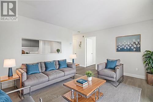 314 - 270 Brittany Drive, Ottawa, ON - Indoor Photo Showing Living Room