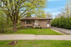 2076 CONSTANCE DRIVE Oakville, ON L6J 2V7