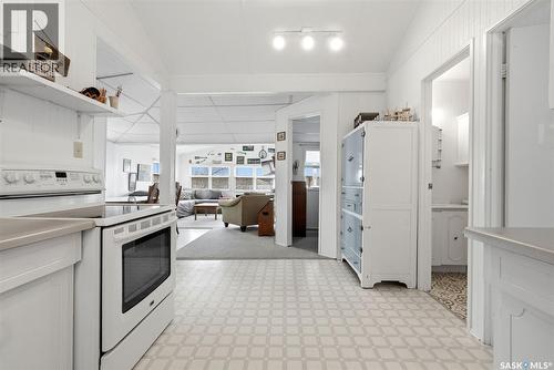 57 Sebolt Bay, Lumsden Beach, SK - Indoor Photo Showing Kitchen
