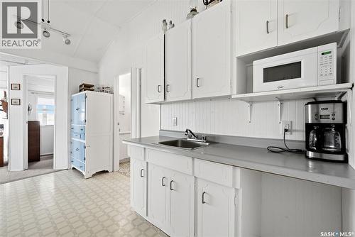 57 Sebolt Bay, Lumsden Beach, SK - Indoor Photo Showing Kitchen