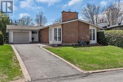 2047 WOODGLEN CRESCENT Ottawa, ON K1J 6G6