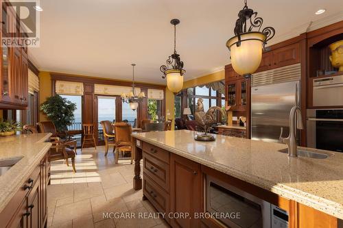 Kitchen walkout to covered deck - 89 October Drive, St. Catharines (Lakeshore), ON - Indoor Photo Showing Kitchen With Upgraded Kitchen