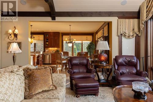 89 October Drive, St. Catharines (Lakeshore), ON - Indoor Photo Showing Living Room