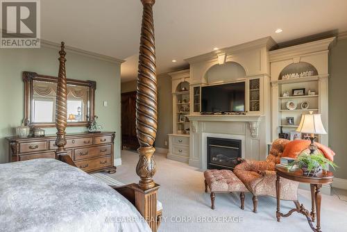 Primary gas fireplace - 89 October Drive, St. Catharines (Lakeshore), ON - Indoor With Fireplace