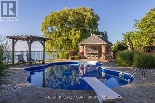 Majestic weeping willow - 89 October Drive, St. Catharines (Lakeshore), ON - Outdoor With In Ground Pool With Backyard