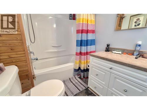 492 Fourth Avenue, Midway, BC - Indoor Photo Showing Bathroom