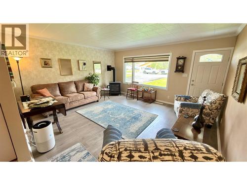 492 Fourth Avenue, Midway, BC - Indoor Photo Showing Living Room