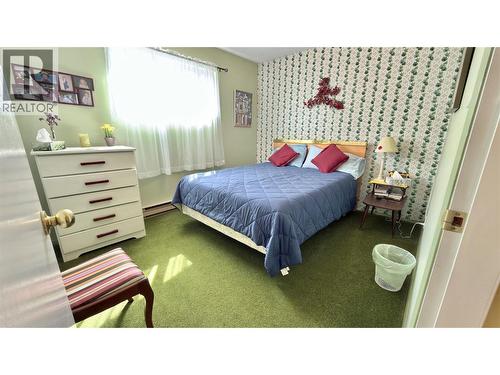 492 Fourth Avenue, Midway, BC - Indoor Photo Showing Bedroom