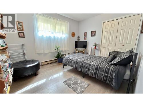 492 Fourth Avenue, Midway, BC - Indoor Photo Showing Bedroom