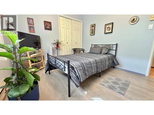 492 Fourth Avenue, Midway, BC - Indoor Photo Showing Bedroom
