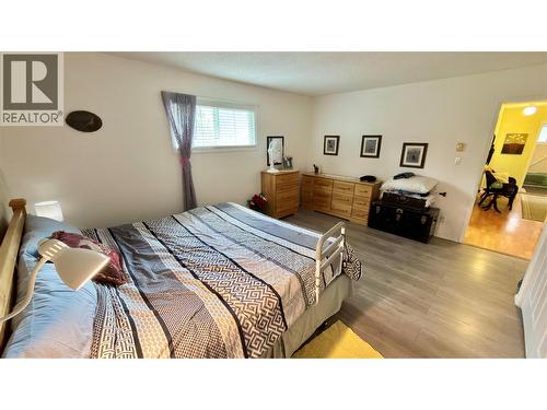 492 Fourth Avenue, Midway, BC - Indoor Photo Showing Bedroom