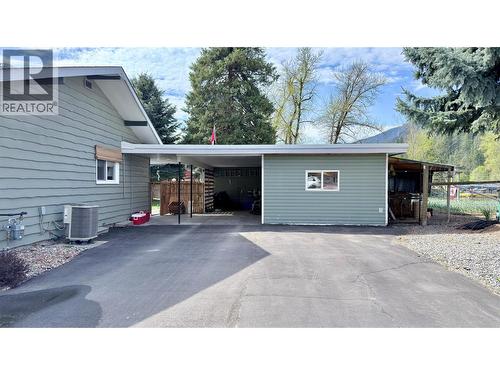 492 Fourth Avenue, Midway, BC - Outdoor