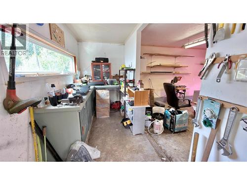 492 Fourth Avenue, Midway, BC - Indoor Photo Showing Laundry Room