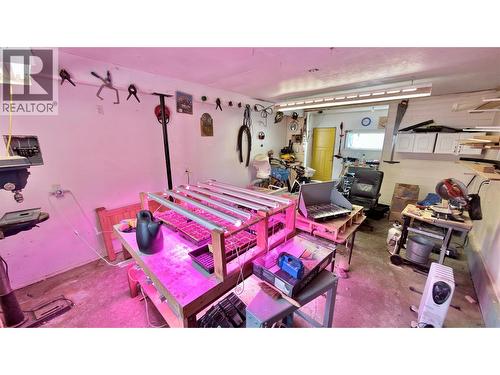 492 Fourth Avenue, Midway, BC - Indoor