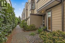 5 1535 ST. GEORGES AVENUE  North Vancouver, BC V7L 3J6