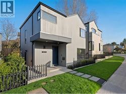 3670 FLEMING STREET  Vancouver, BC V5N 3V8