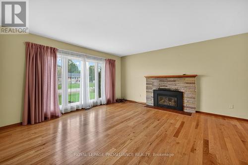 6 Robert Road, Augusta, ON - Indoor Photo Showing Living Room With Fireplace