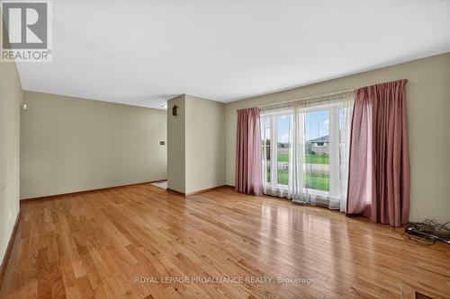 6 Robert Road, Augusta, ON - Indoor Photo Showing Other Room