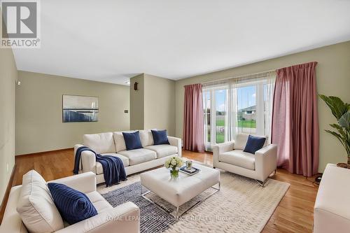 6 Robert Road, Augusta, ON - Indoor Photo Showing Living Room
