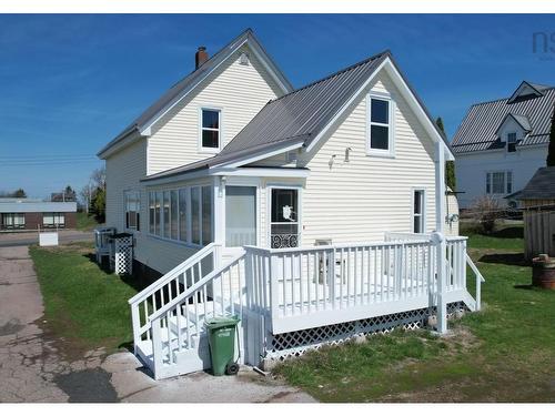 81 Queen Street, Springhill, NS 