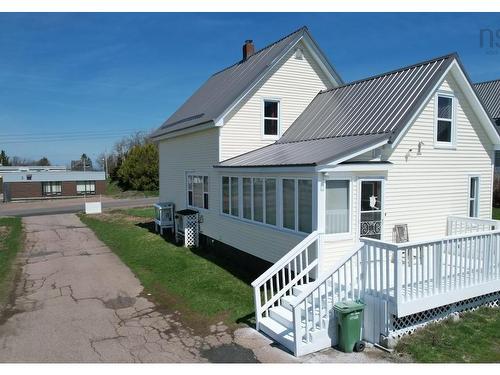 81 Queen Street, Springhill, NS 