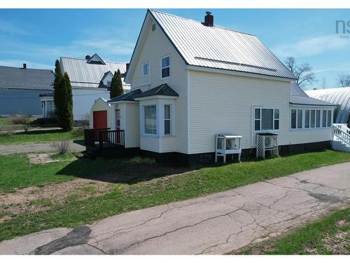 81 Queen Street, Springhill, NS 