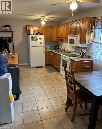 13 Stanley Street, Cambridge, ON - Indoor Photo Showing Kitchen