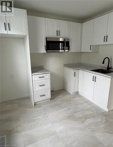 13 Stanley Street, Cambridge, ON - Indoor Photo Showing Kitchen
