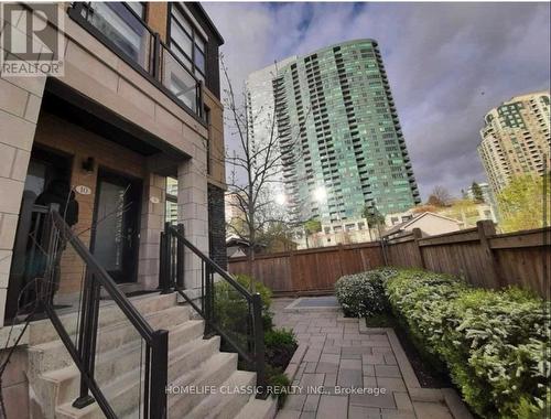 9 - 11 Eldora Avenue, Toronto, ON - Outdoor