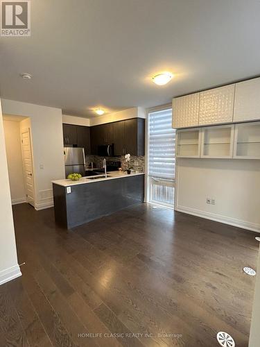9 - 11 Eldora Avenue, Toronto, ON - Indoor Photo Showing Kitchen