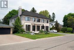10 HAWTHORNE LANE Aurora, ON L4G 3K7