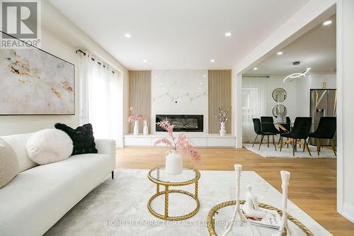 52 Foxacre Row, Brampton, ON - Indoor Photo Showing Living Room