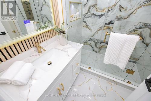 52 Foxacre Row, Brampton, ON - Indoor Photo Showing Bathroom