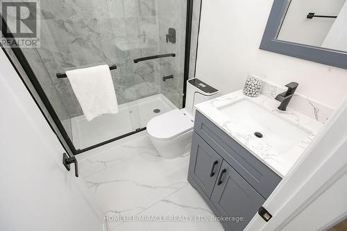 52 Foxacre Row, Brampton, ON - Indoor Photo Showing Bathroom