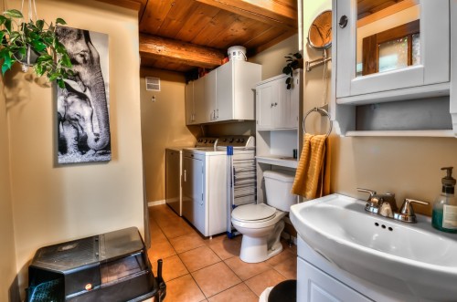 Bathroom - 210 Rue St-Martin, Napierville, QC - Indoor Photo Showing Laundry Room