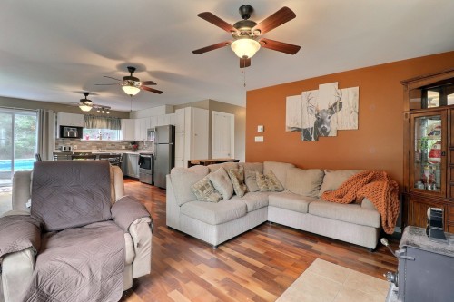Salon - 257 Ch. Du Chevreuil-Blanc, Bowman, QC - Indoor Photo Showing Living Room