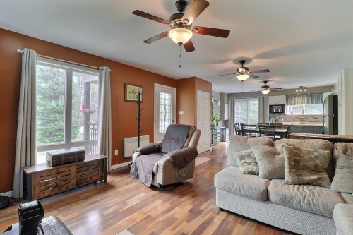 Salon - 257 Ch. Du Chevreuil-Blanc, Bowman, QC - Indoor Photo Showing Living Room