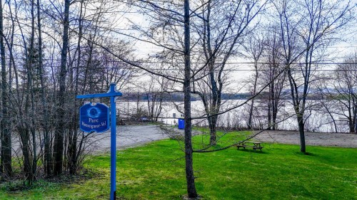 Accès au plan d'eau - Rue Dubois, Sainte-Catherine-De-Hatley, QC 