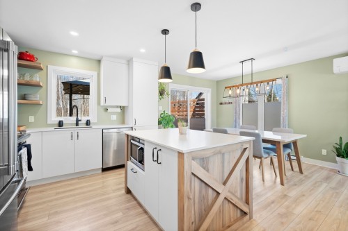 Kitchen - 18 Rue Ogilvy E., Saint-Hippolyte, QC - Indoor Photo Showing Kitchen With Upgraded Kitchen