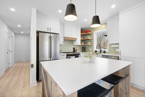 Kitchen - 18 Rue Ogilvy E., Saint-Hippolyte, QC - Indoor Photo Showing Kitchen With Upgraded Kitchen