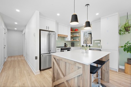 Kitchen - 18 Rue Ogilvy E., Saint-Hippolyte, QC - Indoor Photo Showing Kitchen With Upgraded Kitchen