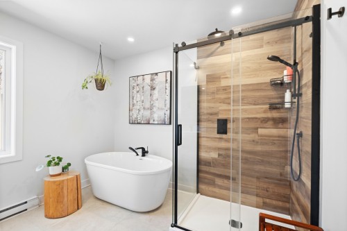 Bathroom - 18 Rue Ogilvy E., Saint-Hippolyte, QC - Indoor Photo Showing Bathroom
