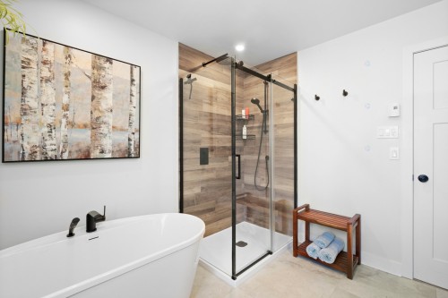 Bathroom - 18 Rue Ogilvy E., Saint-Hippolyte, QC - Indoor Photo Showing Bathroom
