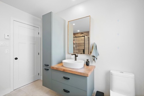 Bathroom - 18 Rue Ogilvy E., Saint-Hippolyte, QC - Indoor Photo Showing Bathroom
