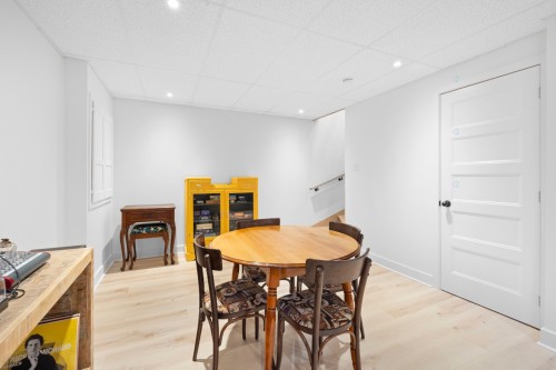 Family Room - 18 Rue Ogilvy E., Saint-Hippolyte, QC - Indoor