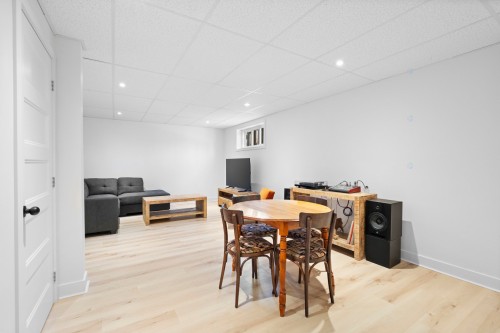 Family Room - 18 Rue Ogilvy E., Saint-Hippolyte, QC - Indoor