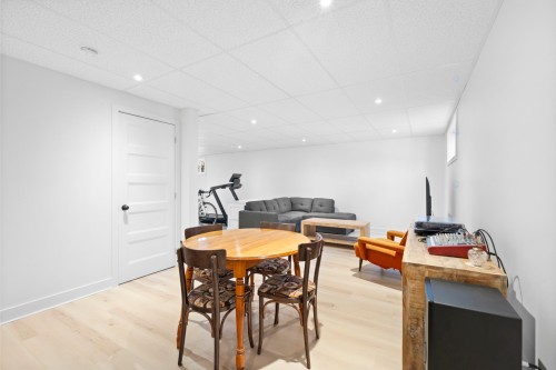 Family Room - 18 Rue Ogilvy E., Saint-Hippolyte, QC - Indoor